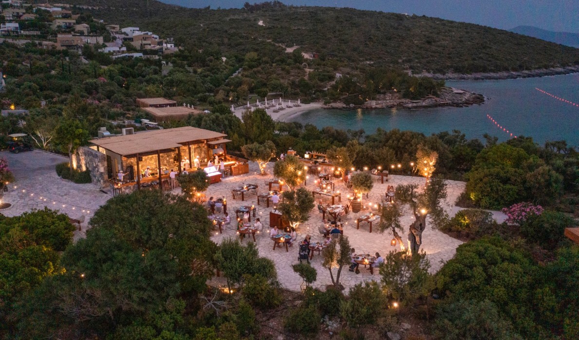 SIX SENSES KAPLANKAYA’NIN İKONİK RESTORANI MEZE BY THE SEA, 2025 SEZONUNDA GASTRONOMİDE SÜRDÜRÜLEBİLİR BİR VİZYON SUNUYOR