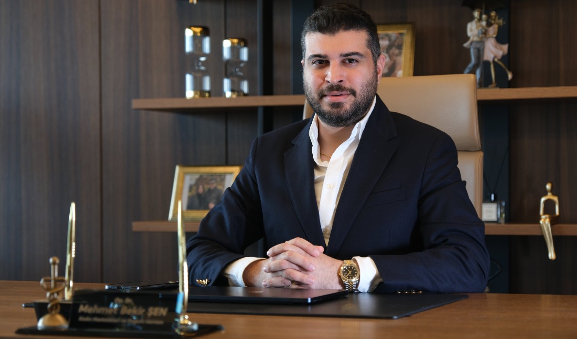 OSYAL MEDYADA YENİ GENÇLEŞME TREND TEHLİKE SAÇIYOR  DR. MEHMET BEKİR ŞEN: VAJİNAL ÖSTROJEN KREMLERİNİN YÜZE SÜRÜLMESİ KANSERE YOL AÇABİLİR!