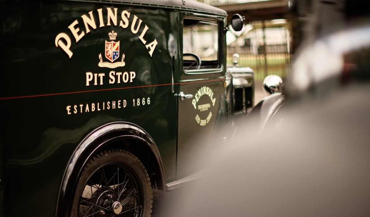 THE PENINSULA LONDON, İNGİLİZ ZANAATKARLIĞINI VE OTOMOTİV MİRASINI KUTLAMAK İÇİN GOODWOOD REVIVAL 2025 İLE GÜÇLERİNİ BİRLEŞTİRİYOR